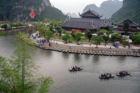 Ninh Binh Tour: Visit Bai Dinh - Trang An - Mua Cave (1 Day trip)