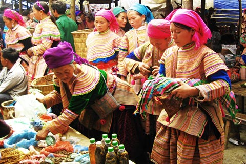 Special Tour: Bac ha Market Tour